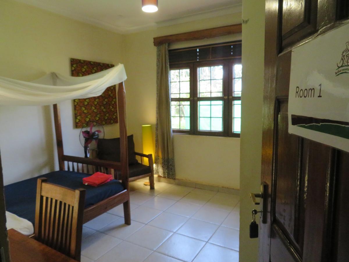 Hotel Bikeventures House Uganda à Jinja Extérieur photo
